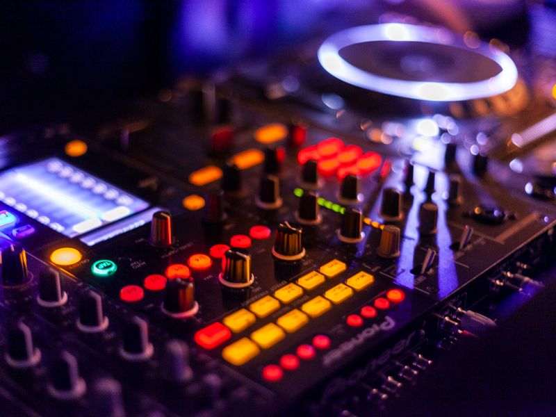 DJ para Eventos: Precios 2026