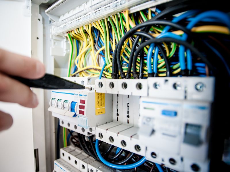 Cómo Ser Electricista Matriculado en Argentina 2026: Requisitos, Cursos y Salario